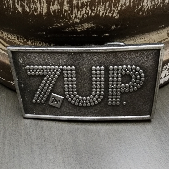 VINTAGE 7-UP SODA FOUNTAIN BOTTLE OPENER BERGAMONT Brass BELT BUCKLE - Picture 2 of 6